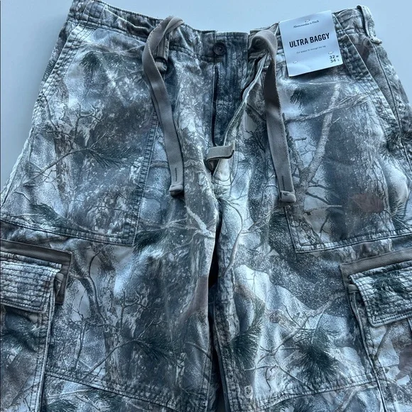 Abercrombie & Fitch Gray Camouflage Cargo Pants